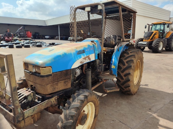 Trator New Holland TT3880 ano 2010