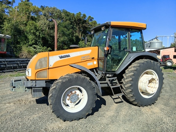 Trator Valtra BM125 ano 2008