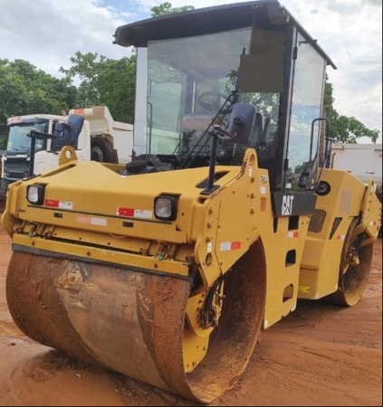 Rolo Compactador Caterpillar CB434D ano 2011
