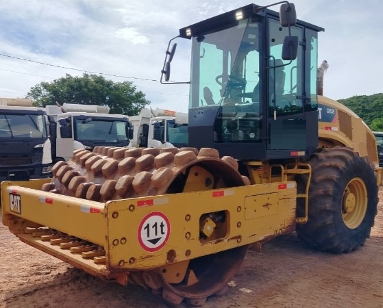 Rolo Compactador Caterpillar CP54B ano 2015