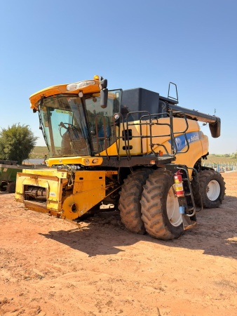 Colheitadeira New Holland CR 9060 ano 2013