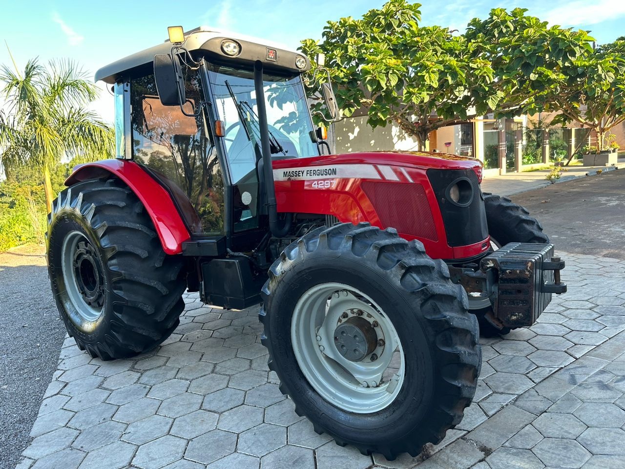 Trator Massey Ferguson MF 4297 ano 2013