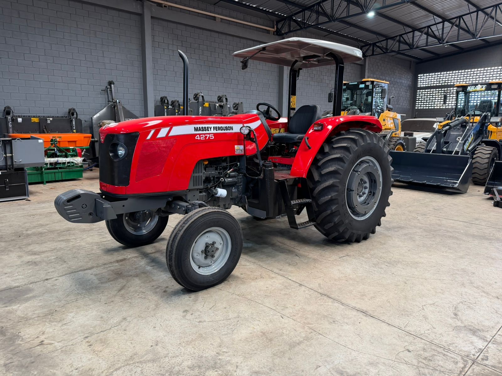 Trator Massey Ferguson MF 4275 ano 2011