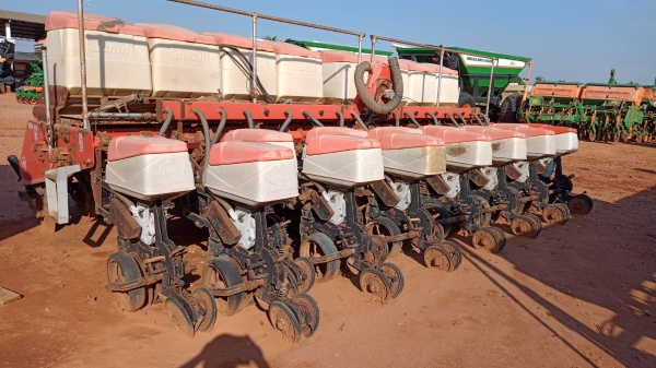 Plantadeira Jumil JM 7090 EX GUERRA ano 2003