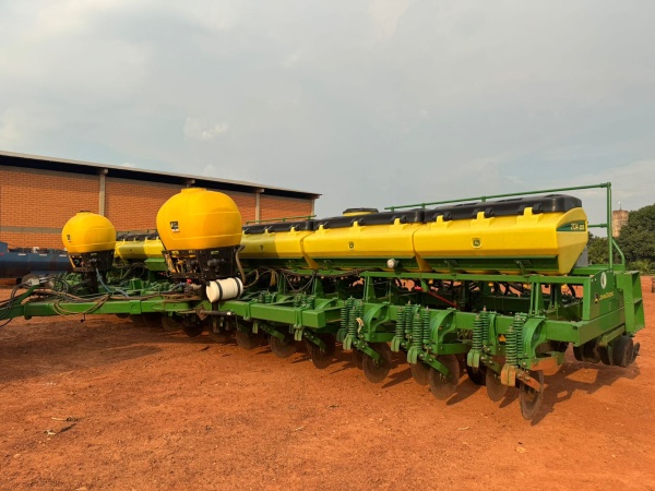 Plantadeira John Deere 2134 ano 2021