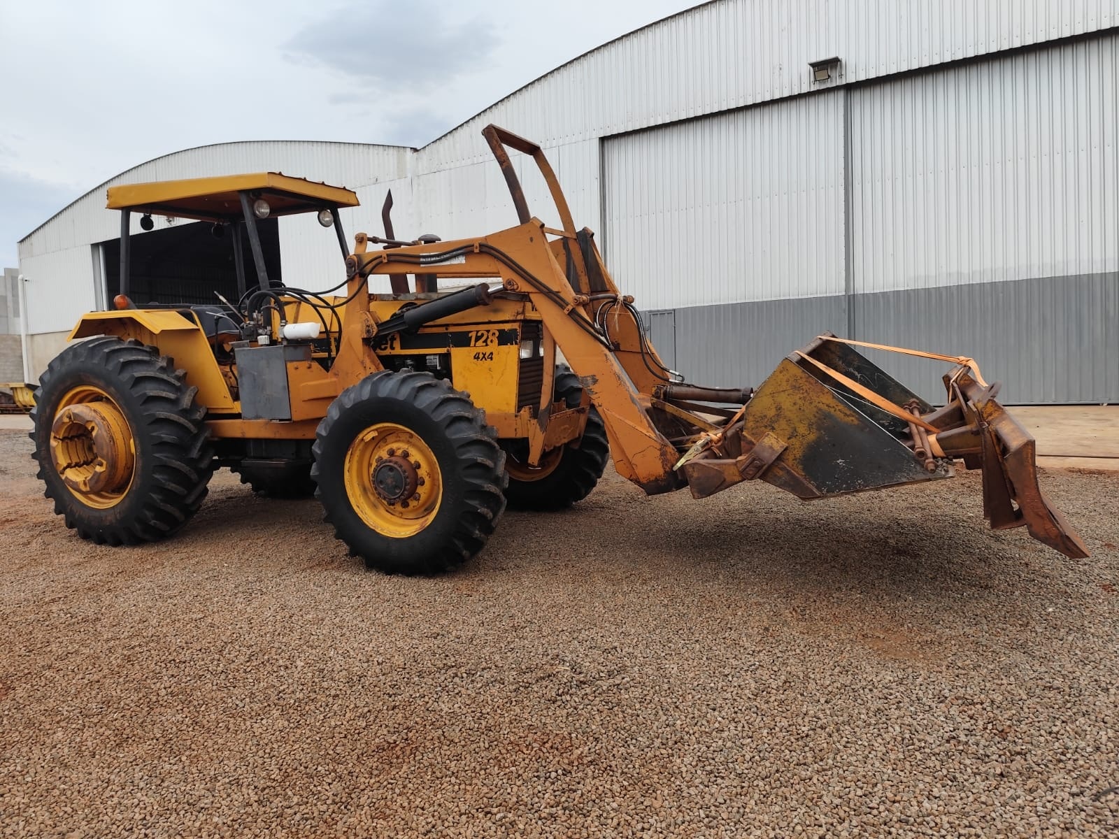 Trator Valmet 128 ano 1986