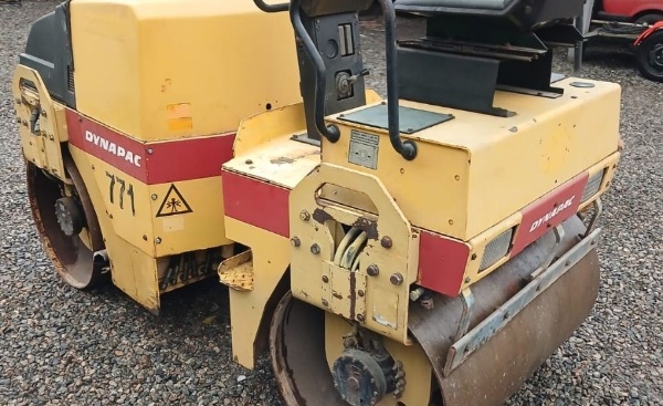 Rolo Compactador Dynapac CC102 ano 1998