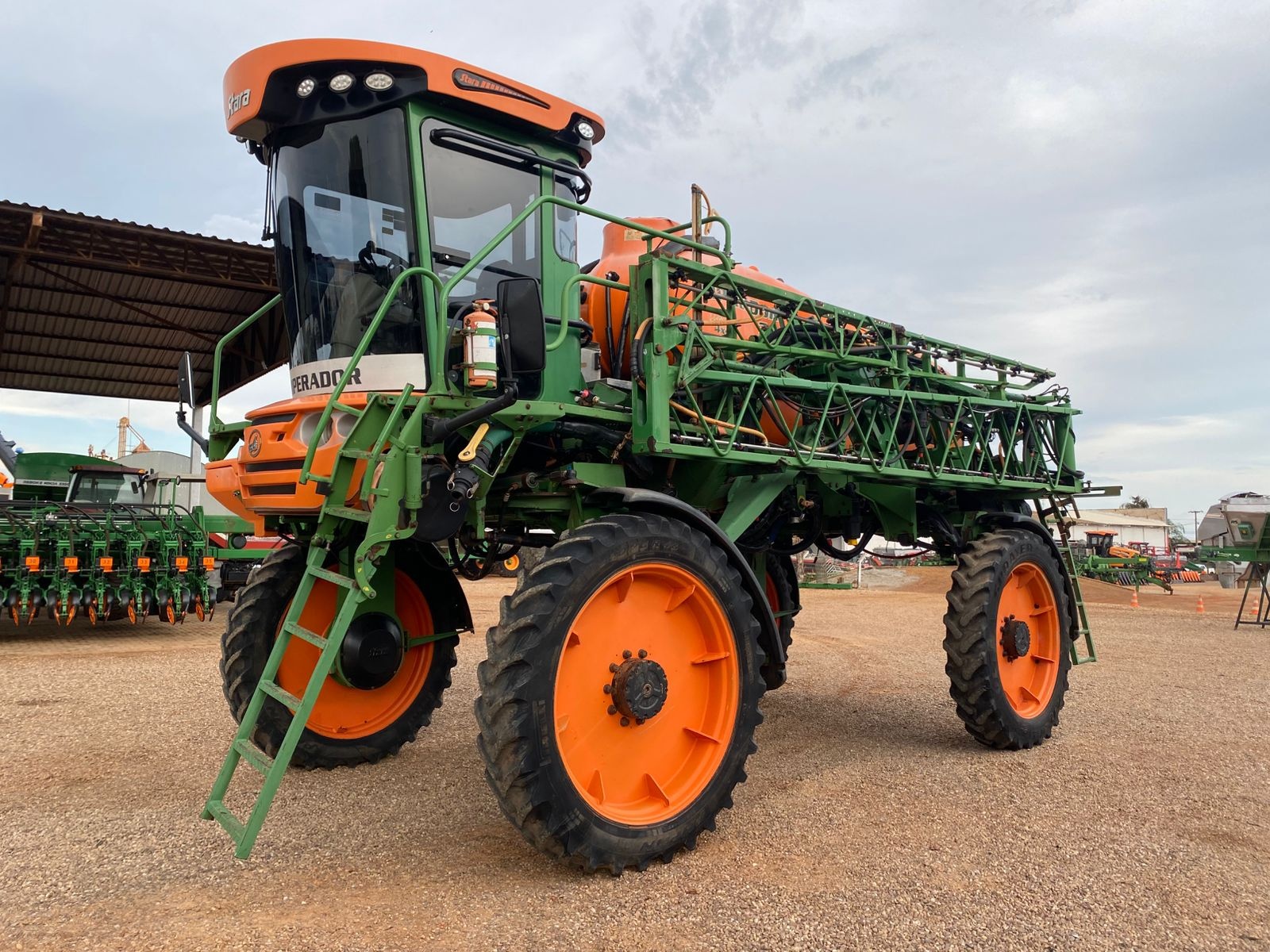 Pulverizador Autopropelido Stara IMPERADOR 3100 ano 2013