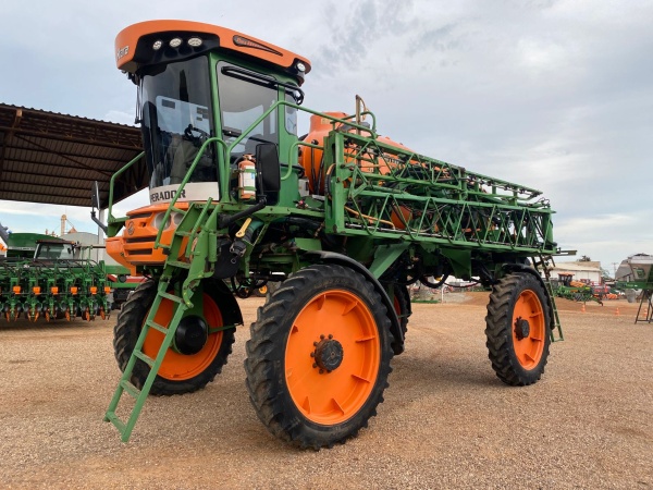 Pulverizador Autopropelido Stara IMPERADOR 3100 ano 2013