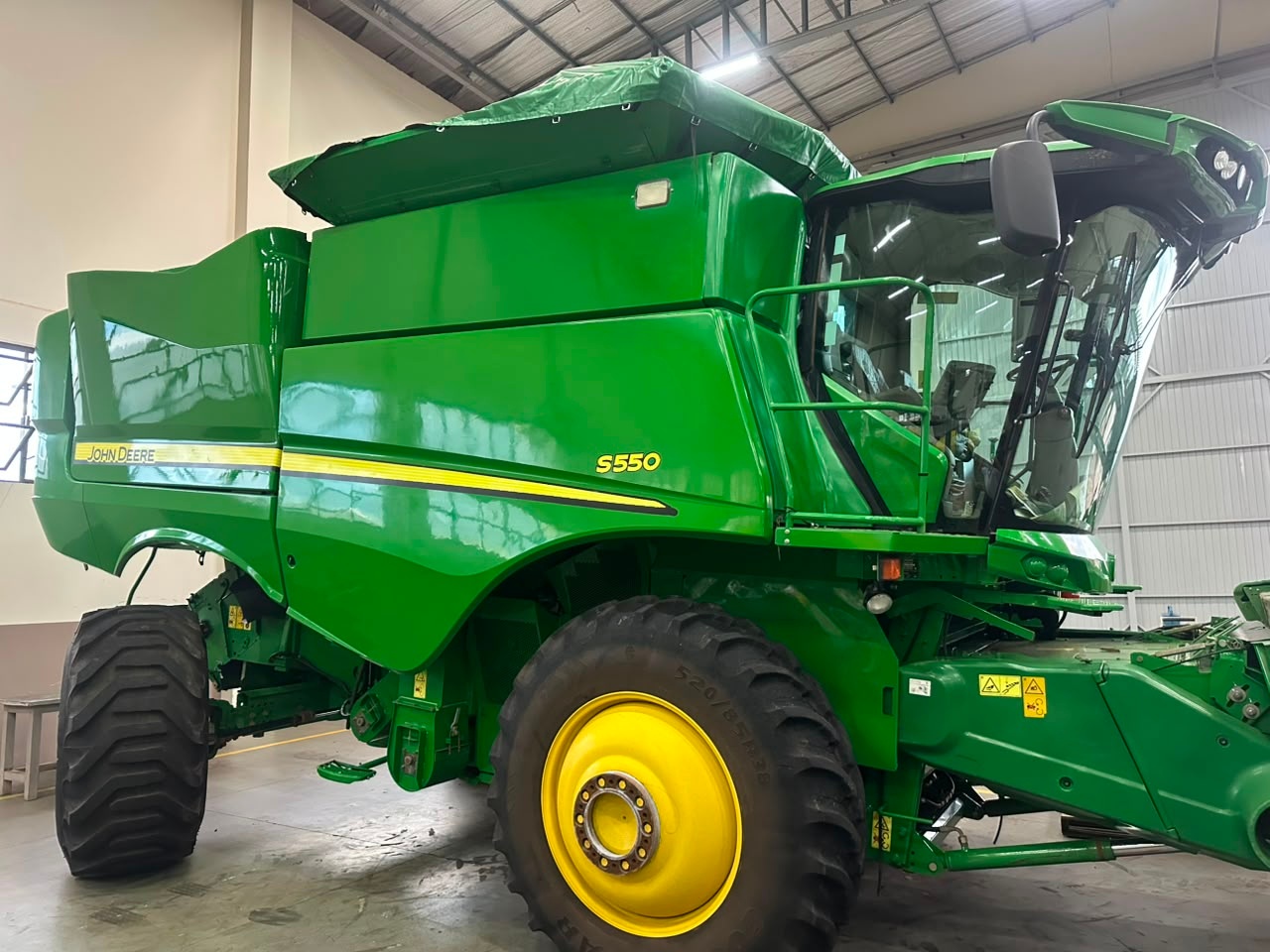 Colheitadeira John Deere S550 ano 2021