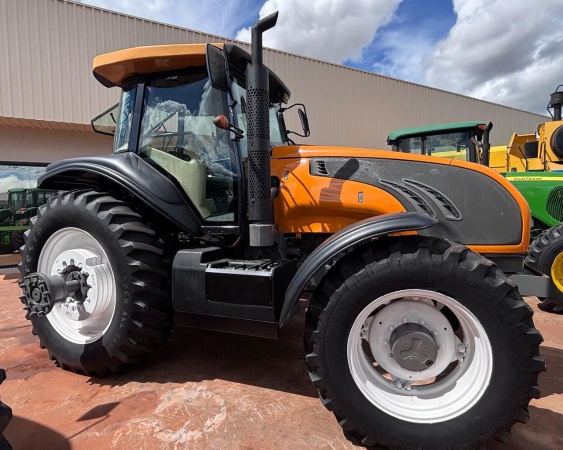 Trator Valtra BT 210 ano 2013