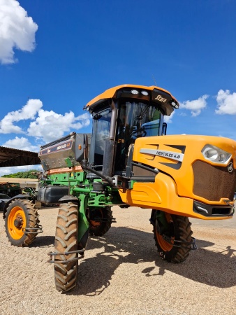 Distribuidor Autopropelido Stara Hércules 4.0 ano 2021