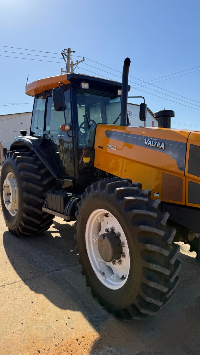 Trator Valtra BH145 ano 2012