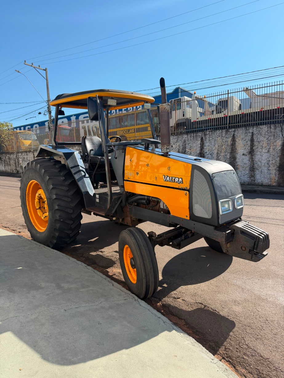 Trator Valtra BM85 ano 2004
