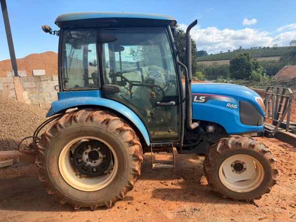 Trator LS Tractor R65 cabinado ano 2023