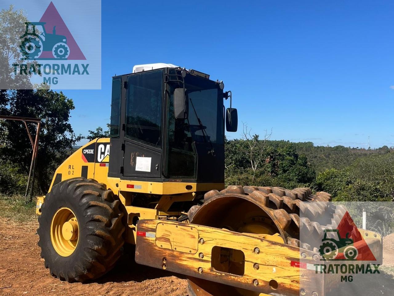 Rolo Compactador Caterpillar CP 533E ano 2010