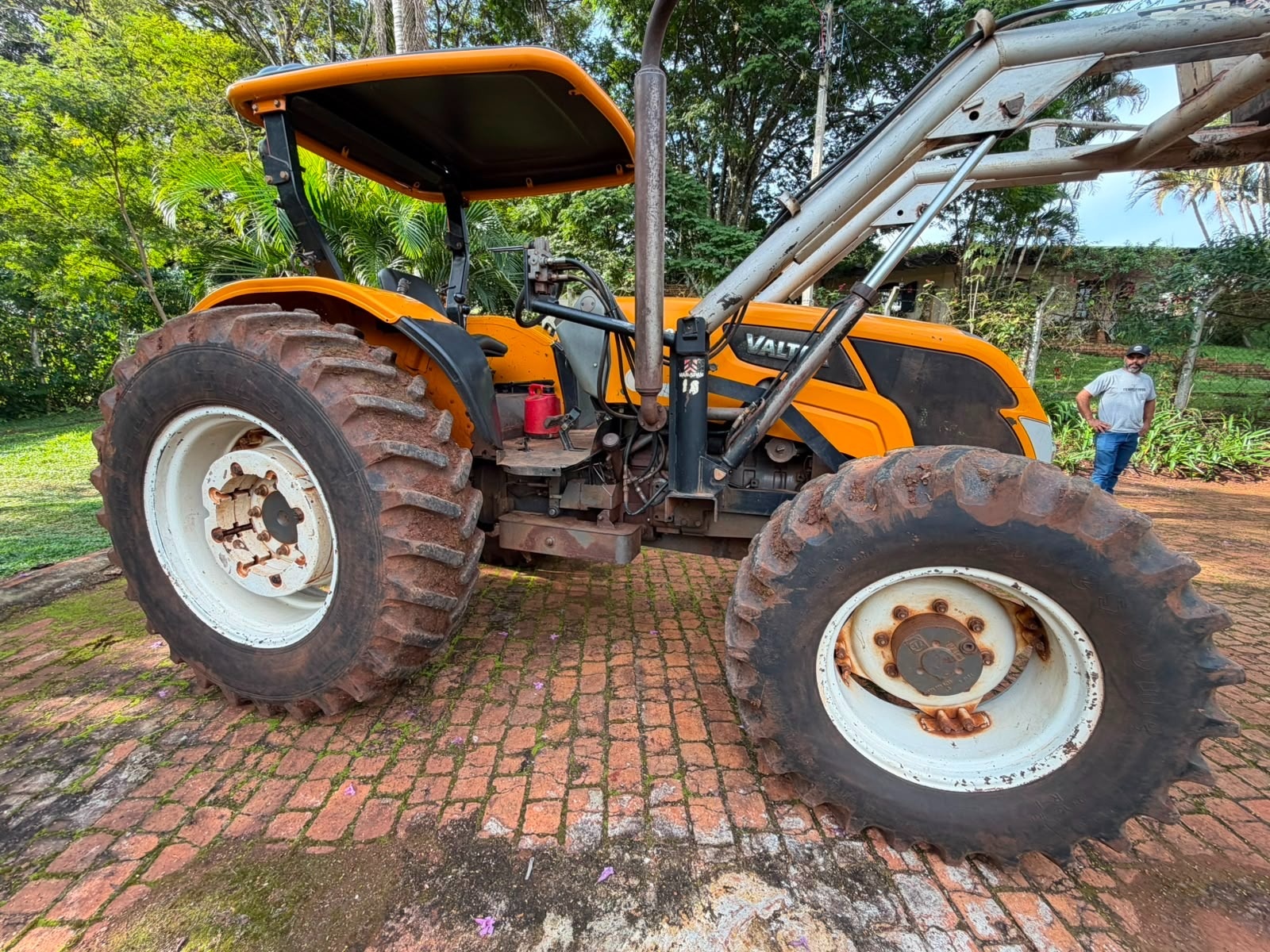 Trator Valtra A950 ano 2014