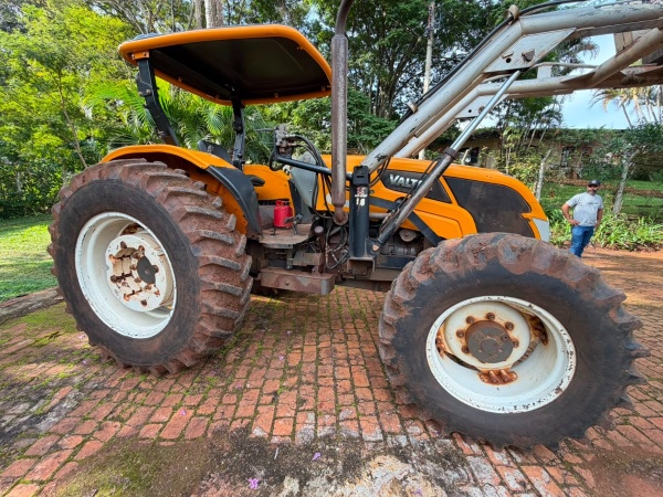 Trator Valtra A950 ano 2014
