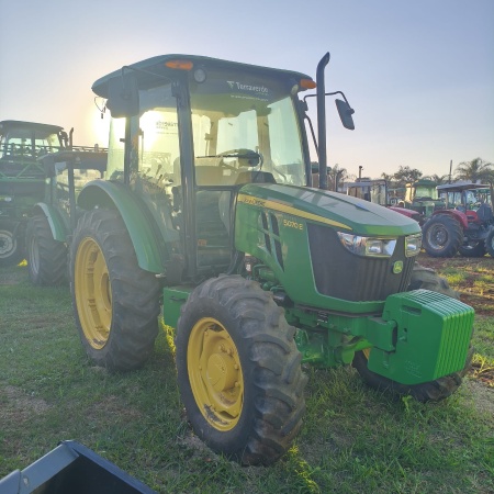 Trator John Deere 5070E