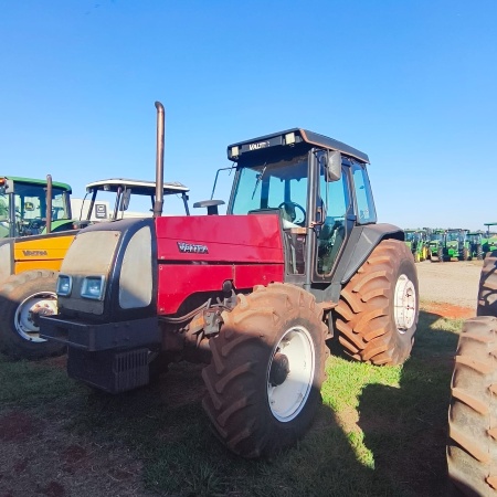 Trator Valtra BM 110 ano 2005