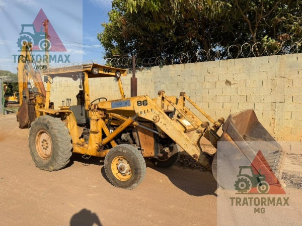 Retroescavadeira Massey Ferguson MF 86HD ano 1988