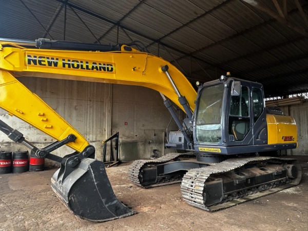 Escavadeira New Holland E215C EVO ano 2018
