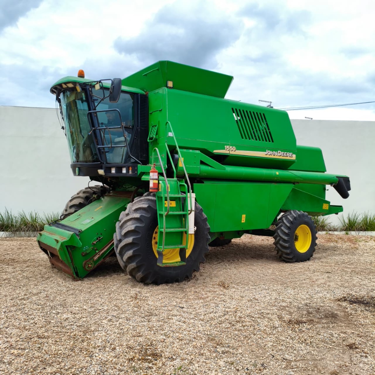Colheitadeira John Deere 1550 ano 2001