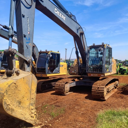 Escavadeira John Deere 200G ano 2022