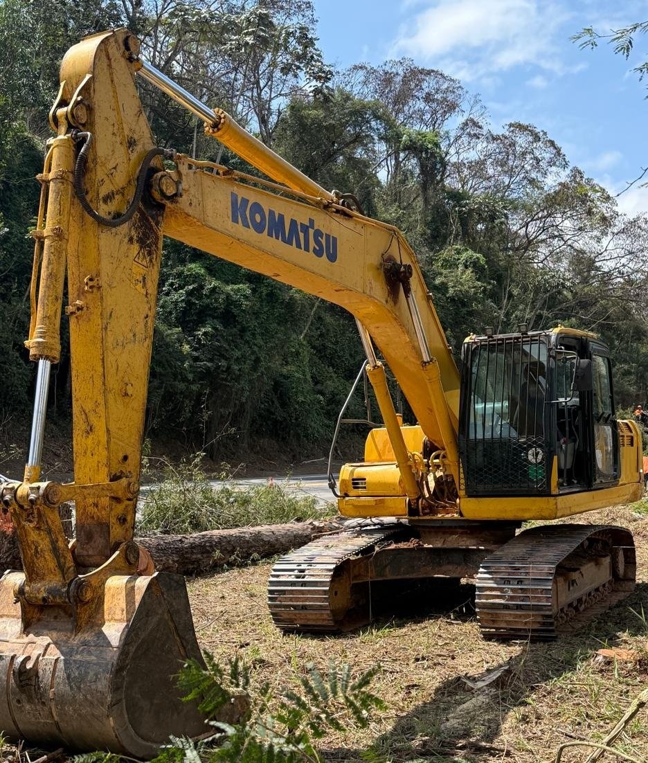 Escavadeira Komatsu PC210 ano 2022