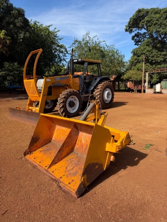 Trator Valmet 1580 ano 2002