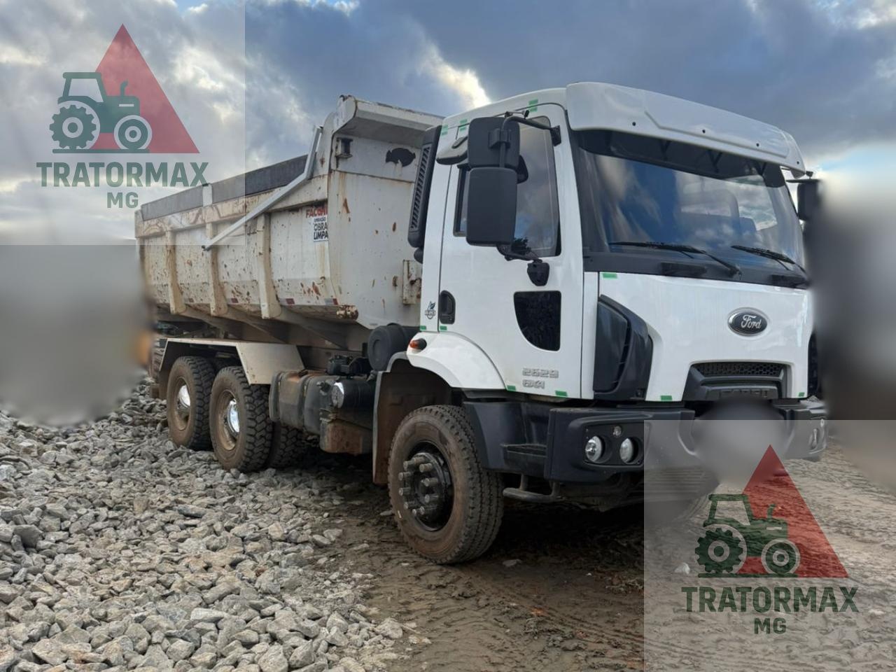 Caminhão Ford Cargo 2629 ano 2015