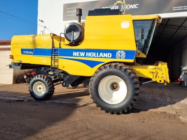 Colheitadeira New Holland TC 5090   ano 2015
