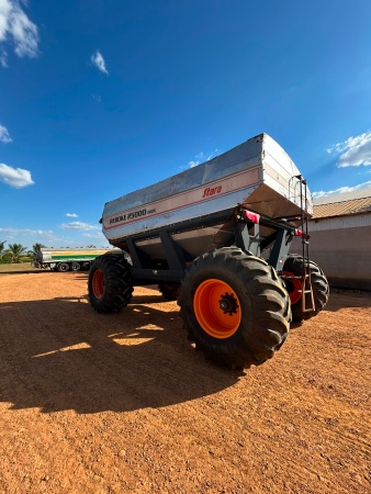 Carreta Graneleira Stara REBOKE 25.000 INOX ano 2014