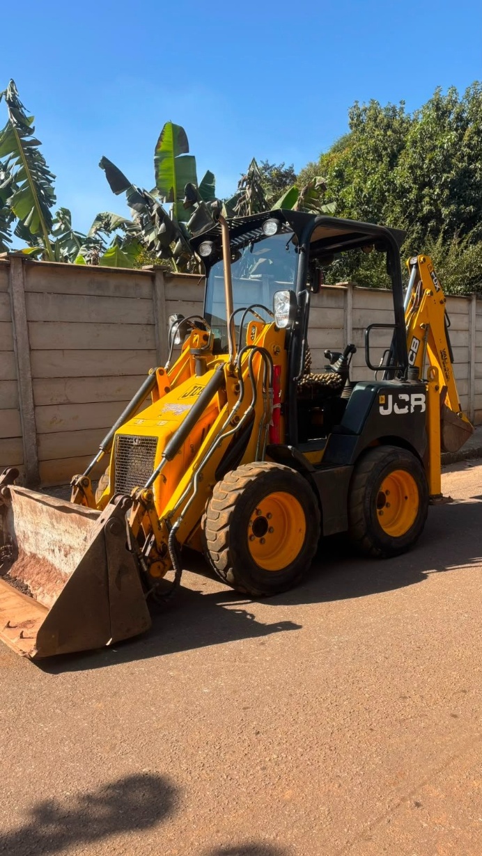 Mini Retroescavadeira JCB 1CX ano 2011
