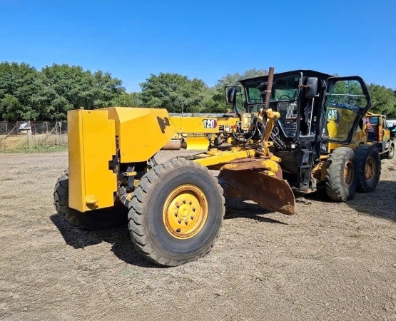 Motoniveladora Caterpillar 120 ano 2024