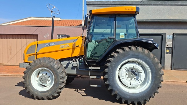 Trator Valtra BM125 ano 2012