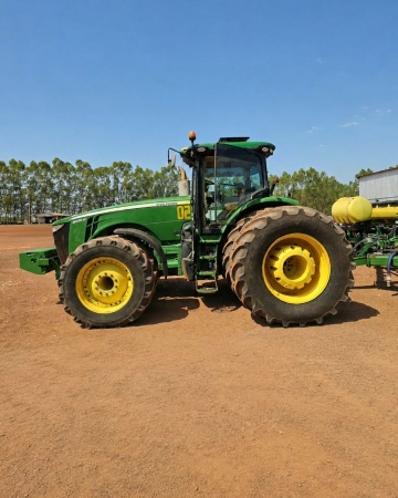 Trator John Deere 8335R ano 2015