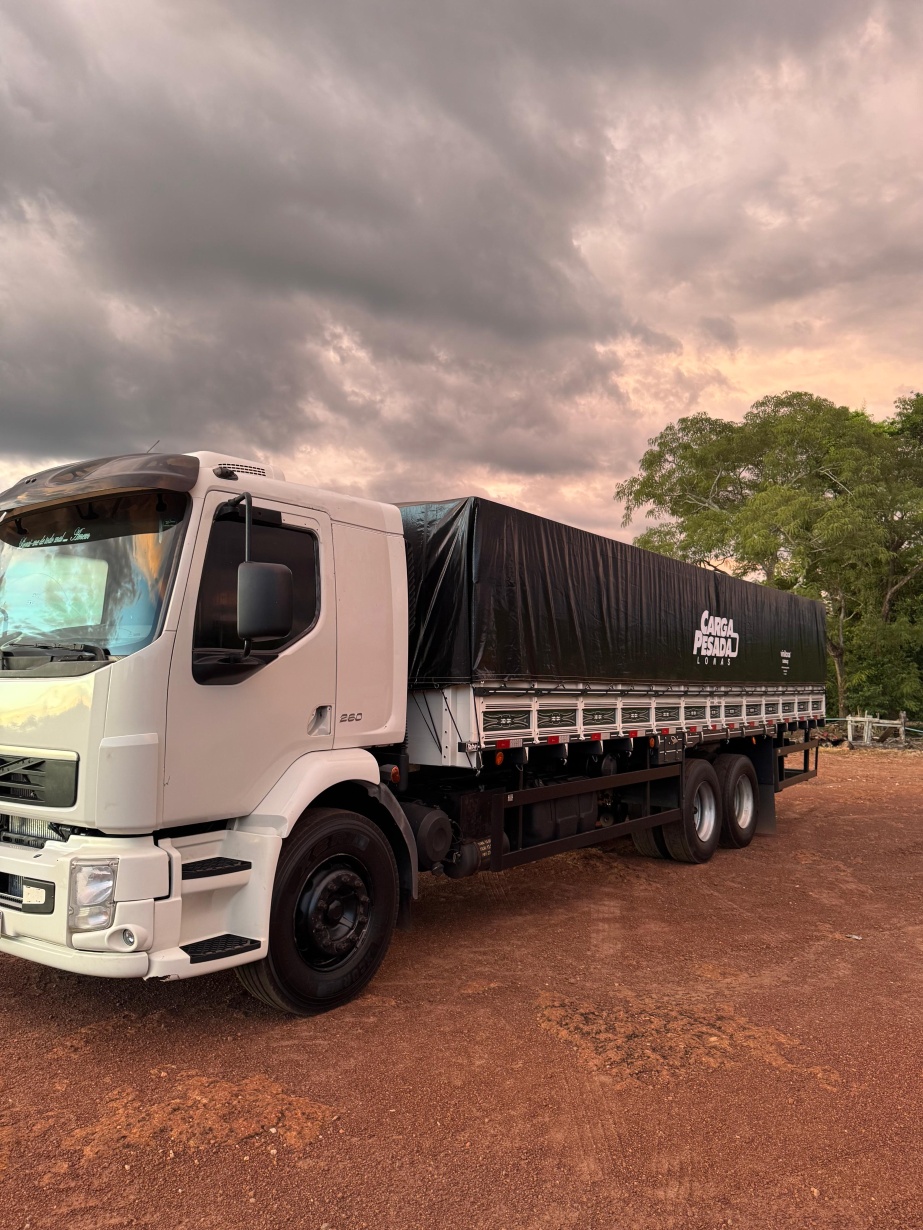 Caminhão Volvo vm 260 ano 2011