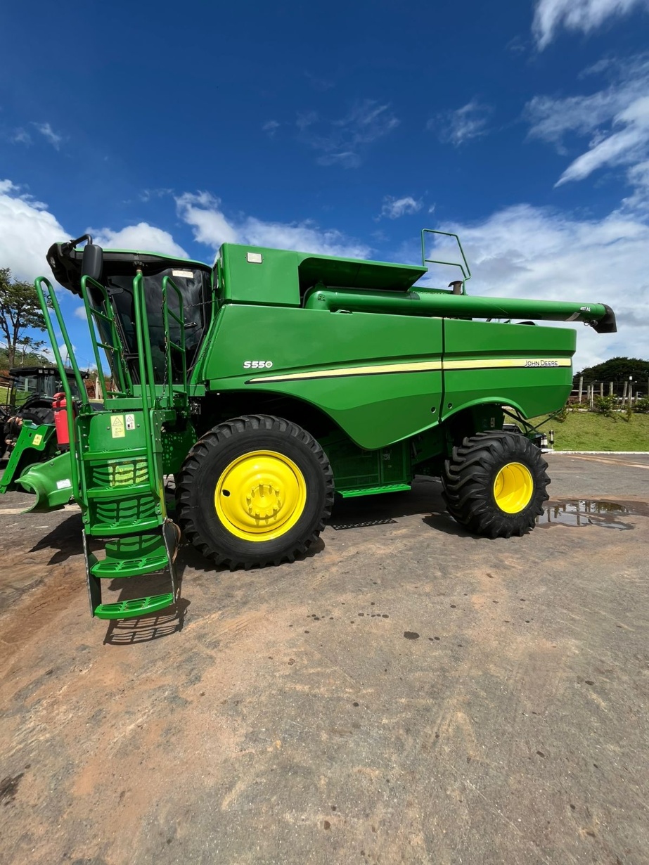 Colheitadeira John Deere S550 ano 2015