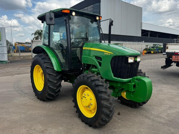 Trator John Deere 5085E ano 2017