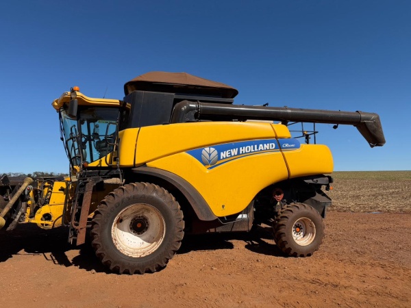 Colheitadeira New Holland CR 6080 ano 2013