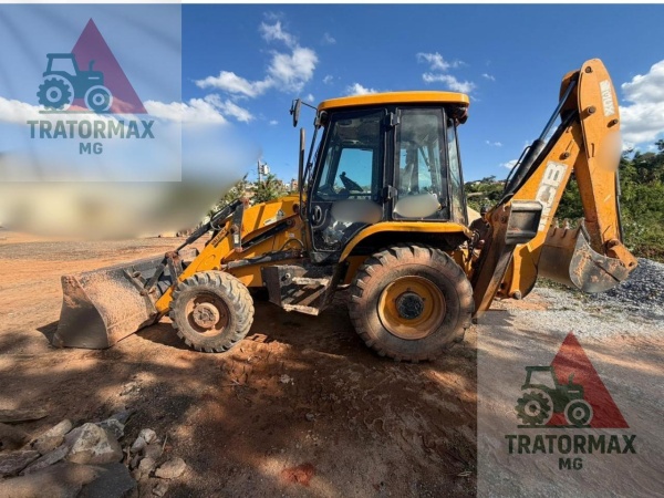 Retroescavadeira JCB 3XC ano 2016