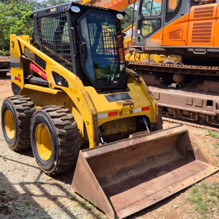 Mini Carregadeira Caterpillar 236B ano 2011