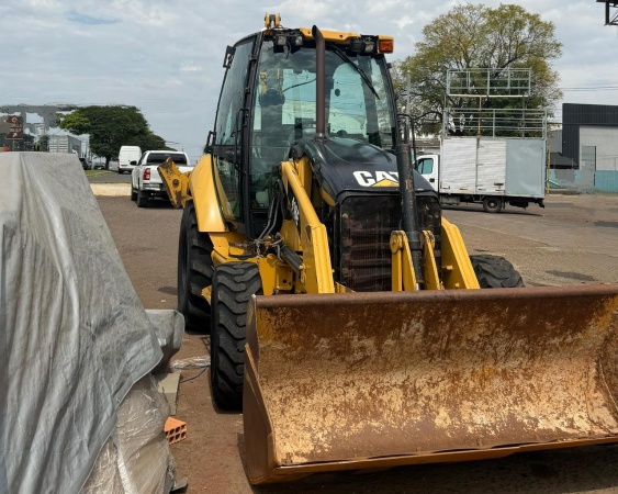 Retroescavadeira Caterpillar 416 E