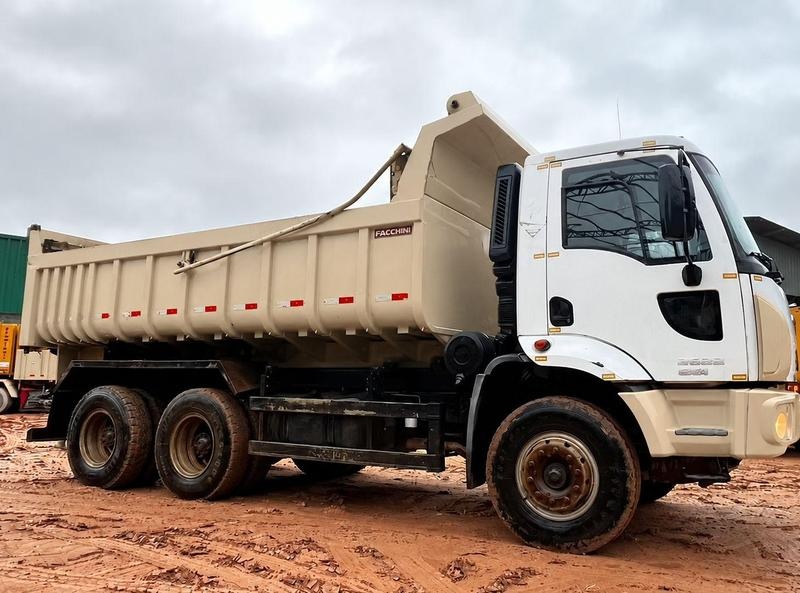 Caminhão Ford Cargo 2622E (6x4) ano 2012