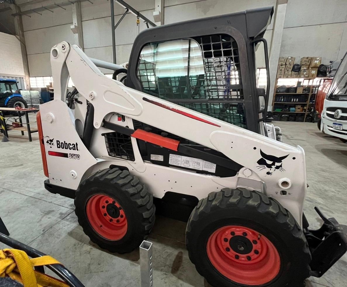 Mini Carregadeira Bobcat S570 ano 2019