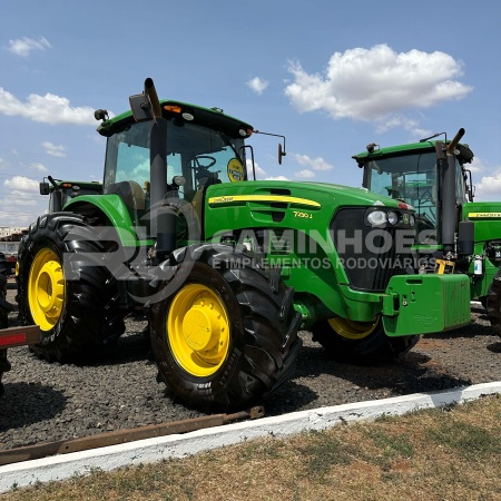 Trator John Deere 7230 J ano 2022