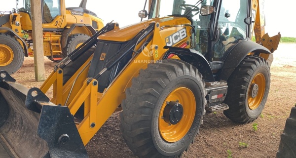 Retroescavadeira JCB 4CX ano 2025