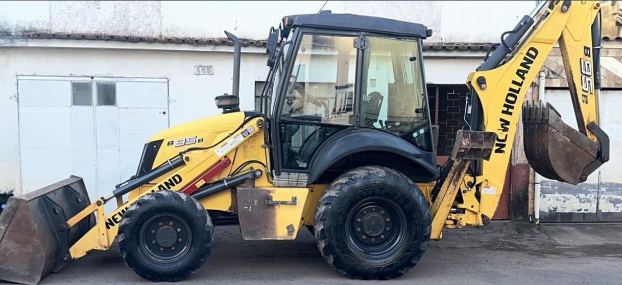 Retroescavadeira New Holland B95B ano 2020