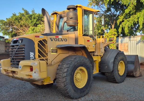 Pá Carregadeira Volvo L90F ano 2015